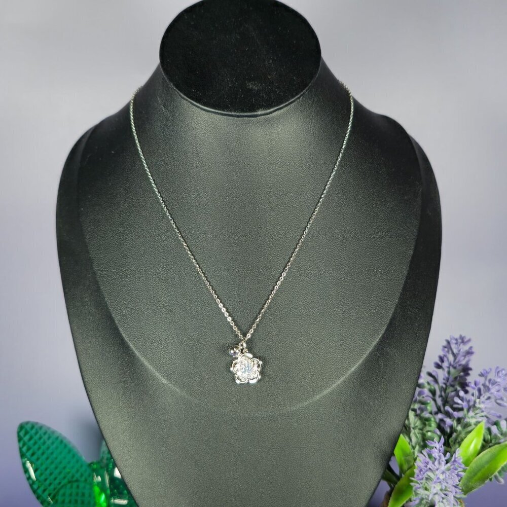 Sterling Silver Flower Pendant‎ Necklace With Sparkling Center Stone (NWOT)